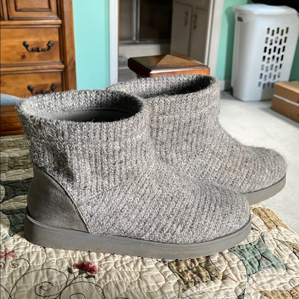 Falls Creek Gray Sole Ankle Boots